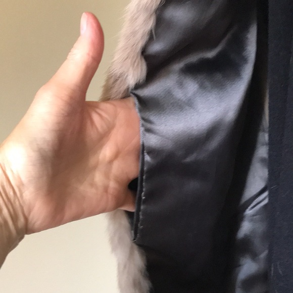 Vintage Fur Stole with Tails - Picture 10 of 10